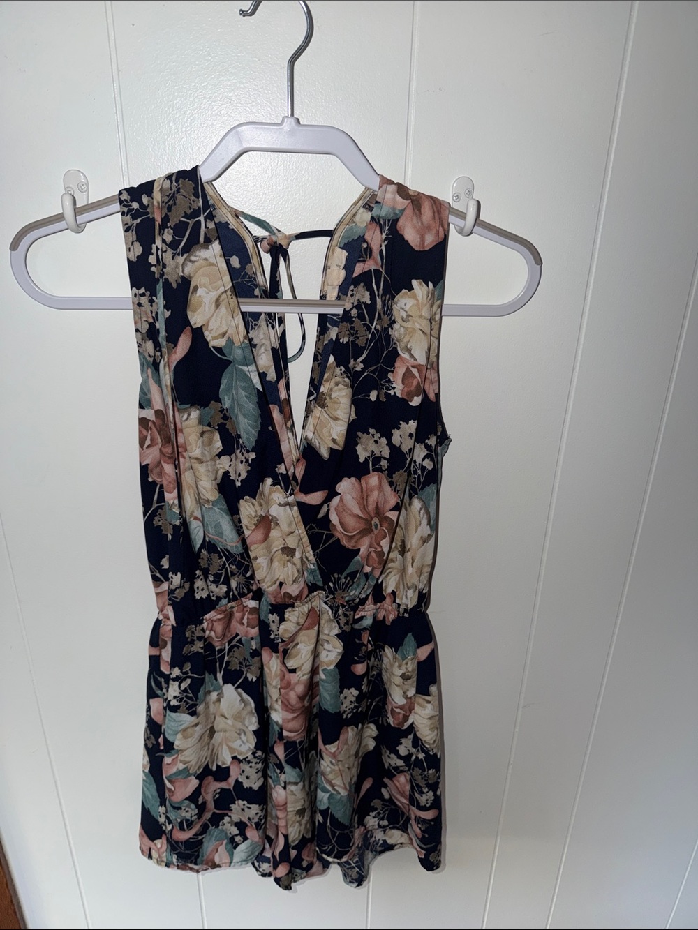 Floral Tie-Back Sleeveless romper - Black/Pink